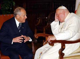 Il Presidente Ciampi a colloquio con Sua Santità Giovanni Paolo II al termine della visita al Parlamento