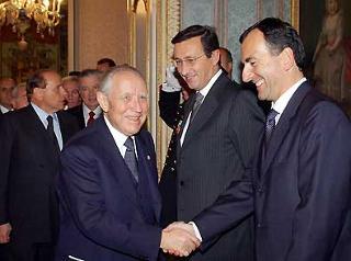 Il Presidente Ciampi saluta il neo Ministro degli Affari Esteri Franco Frattini, in occasione del giuramento del nuovo Ministro Luigi Mazzella