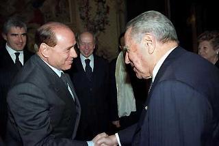 Il Presidente Ciampi con il Presidente del Consiglio dei ministri Silvio Berlusconi, in occasione della cerimonia di consegna delle insegne di Cavaliere dell'Ordine &quot; Al Merito del Lavoro&quot; al Quirinale