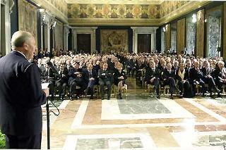 Il Presidente Ciampi rivolge il suo indirizzo di saluto ai presenti, in occasione della cerimonia di consegna delle insegne di Cavaliere dell'Ordine &quot;Al Merito del Lavoro&quot;