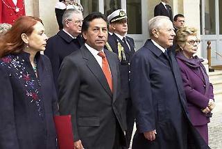 Il Presidente Ciampi con il Presidente della Repubblica del Perù Aleyandro Toledo e le rispettive Consorti, al loro arrivo al Quirinale, durante l'esecuzione degli Inni Nazionali