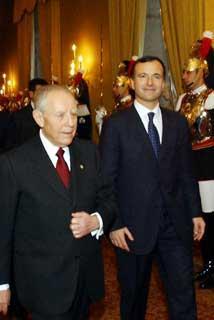 Il Presidente Ciampi con il Ministro degli Affari Esteri Franco Frattini, in occasione della presentazione degli auguri da parte del Corpo Diplomatico
