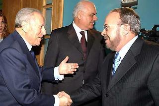 Il Presidente Ciampi con Alfred Moisiu, Presidente della Repubblica di Albania e Fatos Nano, Primo Ministro al suo arrivo alla Residenza Presidenziale