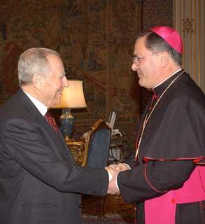 Il Presidente Ciampi accoglie nel suo studio al Quirinale S.E. Rev.ma Mons. Lorenzo Loppa,nuovo Vescovo di Anagni-Alatri