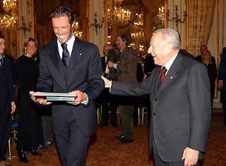 Il Presidente Ciampi con il Campione del Mondo Mario Cipollini, insignito dell'Onorificenza di Commendatore dell'OMRI