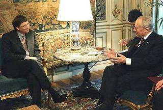 Il Presidente Ciampi a colloquio nel suo studio con Bill Gates, Presidente della Microsoft Corporation