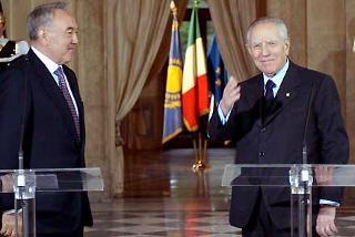 Il Presidente Ciampi con Nursultan Nazarbayev, Presidente della Repubblica del Kazakhstan, al termine delle dichiarazioni alla stampa