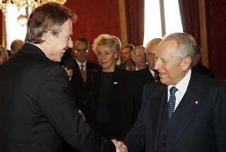 Il Presidente Ciampi con Tony Blair, Primo Ministro di Gran Bretagna ed Irlanda del Nord, al termine dei colloqui al Quirinale