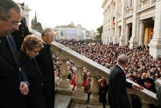 Il Presidente Ciampi con la moglie Franca ed il Sindaco di Roma Walter Veltroni, in piazza del Campidoglio, dopo aver reso omaggio alla salma di Alberto Sordi