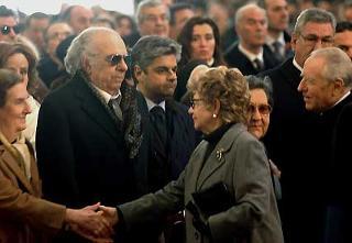Il Presidente Ciampi con la moglie Franca salutano i familiari di Alberto Sordi, al termine del Rito funebre nella Basilica di San Giovanni in Laterano