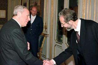 Il Presidente Ciampi accoglie il Prof. Marco Maria Olivetti, Preside della Facoltà di Filosofia dell'Università degli Studi "La Sapienza" al Quirinale