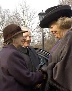 Il Presidente Ciampi con la moglie Franca accolti all'arrivo al Palazzo Reale da Sua Maestà la Regina Beatrice