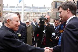 Il Presidente Ciampi accolto a Palazzo Binnenhof dal Primo Ministro del Regno dei Paesi Bassi Jan Peter Balkenende