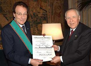 Il Presidente Ciampi con il Maestro Francesco Petracchi, insignito dell'Onorificenza di Cavaliere di Gran Croce al Merito della Repubblica Italiana