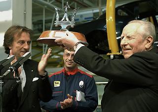 Il Presidente Ciampi insieme al Presidente del Gruppo Ferrari-Maserati Luca Cordero di Montezemolo, durante la visita allo stabilimento della Maserati