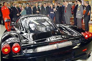 Il Presidente Ciampi in un momento della visita allo stabilimento della Ferrari