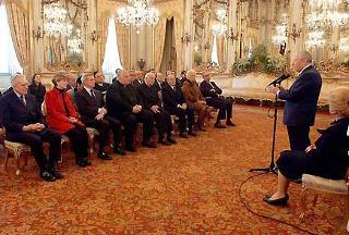 Il Presidente Ciampi rivolge il suo indirizzo di saluto ai maggiori rappresentanti del "Board St John's University" durante l'incontro al Quirinale