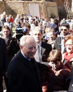 Il Presidente Ciampi al termine della cerimonia alle Fosse Ardeatine, in occasione del 59° anniversario dell'eccidio