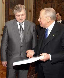 Il Presidente Ciampi con Sergei Mironov, Presidente dell'Assemblea della Federazione Russa, al termine dell'incontro