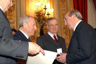 Il Presidente Ciampi consegna la Medaglia d'oro al Prof. Francesco Pagano in occasione della cerimonia al Quirinale