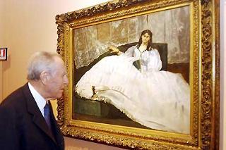 Il Presidente Ciampi, osserva un dipinto di Edouard Manet &quot;L'amante di Baudelaire&quot; durante la visita alla Mostra allestita al Vittoriano
