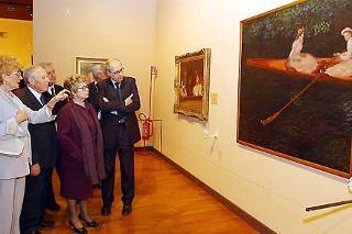 Il Presidente Ciampi con la moglie Franca osserva un dipinto di Claude Monet, &quot;In barca sull'Epte del 1890&quot;