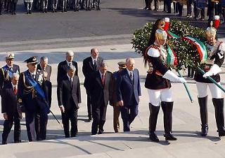Il Presidente Ciampi all'Altare della Patria, rende omaggio al Milite Ignoto, in occasione dell'Anniversario della Liberazione