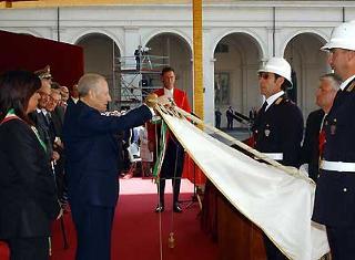 Il Presidente Ciampi conferisce la Medaglia d'Oro al Merito Civile al Comune di Ferentino