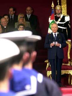 Il Presidente Ciampi rivolge il suo indirizzo di saluto in occasione della cerimonia di consegna della Medaglie d'Oro al Merito Civile, nella ricorrenza della Festa di Liberazione