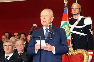 Il Presidente Ciampi rivolge il suo indirizzo di saluto in occasione della cerimonia di consegna della Medaglie d'Oro al Merito Civile, nella ricorrenza della Festa di Liberazione