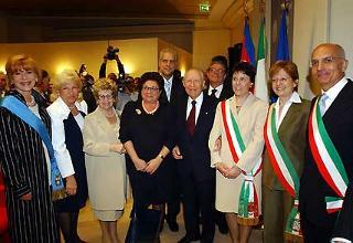 Il Presidente Ciampi con la moglie Franca, le Autorità locali ed i Membri del nuovo polo fieristico di Milano, al termine della presentazione del progetto