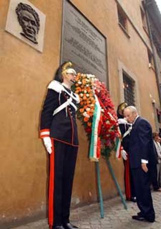 Il Presidente Ciampi in via Caetani rende omaggio ad Aldo Moro nel venticinquesimo anniversario dell'uccisione