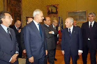 Il Presidente Ciampi alla Camera dei deputati, in occasione della commemorazione di Aldo Moro nel venticinquesimo anniversario della uccisione. Da sin. Giovanni Moro, Leopoldo Elia, Marcello Pera, Silvio Berlusconi, Giuliano Vassalli, Gianni Letta e Pierferdinando Casini
