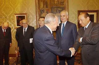 Il Presidente Ciampi con il Presidente del Consiglio Silvio Berlusconi, il Presidente del Senato Marcello Pera, Giovanni Moro, figlio dello Statista ed i Relatori Giuliano Vassalli e Leopoldo Elia, alla Camera dei deputati, in occasione della cerimonia di commemorazione di Aldo Moro nel venticinquesimo anniversario della sua uccisione da parte delle Brigate Rosse