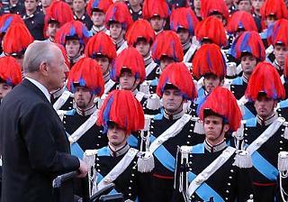 Il Presidente Ciampi passa in rassegna le truppe in Piazza di Siena, in occasione del 189°anniversario di fondazione dell'Arma dei Carabinieri