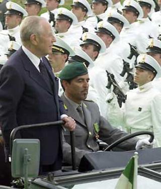 Il Presidente Ciampi alla celebrazione del 229° anniversario della fondazione del Corpo della Guardia di Finanza
