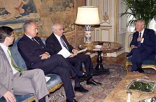 Il Presidente Ciampi a colloquio con Girolamo Sirchia, Ministro della Salute, Enzo Ghigo e Vasco Errani, rispettivamente Presidente e Vice Presidente della Conferenza dei Presidenti delle Regioni e delle Province Autonome, in occasione della presentazione del Piano Sanitario Nazionale 2003-2005