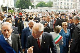 Il Presidente Ciampi con a fianco il Presidente della Provincia Eugenio Tarabini, al suo arrivo al Teatro Pedretti
