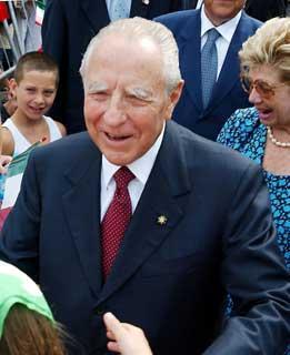 Il Presidente Ciampi con la moglie Franca all'arrivo in centro a Sondrio