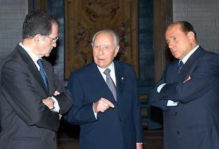 Il Presidente Ciampi con il Presidente della Commissione Europea Romano Prodi e il Presidente del Consiglio dei ministri Silvio Berlusconi, in occasione della cerimonia di inizio del Semestre di Presidenza italiana del Consiglio dell'Unione Europea