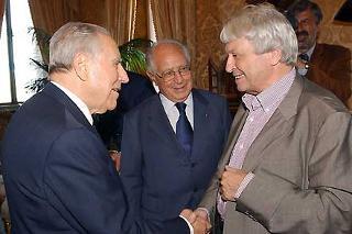 Il Presidente Ciampi con Antonio Maccanico e Predrag Matvejevic, vincitore del Premio Strega Europeo per il 2003