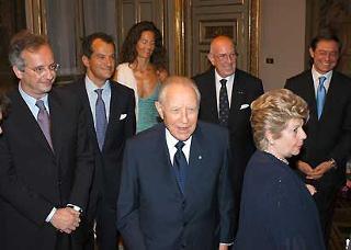 Il Presidente Ciampi la moglie Franca ed alcuni esponenti del mondo Politico e dell'Alta Moda, nel corso del ricevimento offerto in occasione della settimana dell'Alta Moda Italiana a Roma