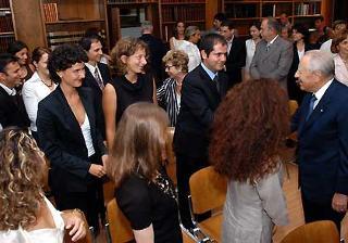 Il Presidente Ciampi con la moglie Franca tra i giovani della &quot;Scuola Archeologica Italiana&quot; di Atene