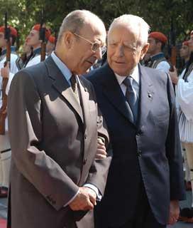 Il Presidente Ciampi con il Presidente della Repubblica Ellenica Constantinos Stephanopoulos, al termine della visita di tre giorni nella capitale greca