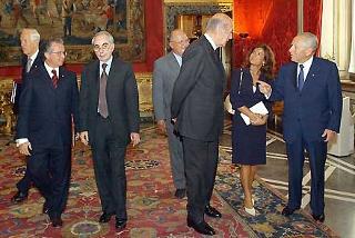 Il Presidente Ciampi con S.E. Valery Giscard d'Estaing, Presidente della Convenzione Europea ed i Vice Presidenti Giuliano Amato e Jean Luc Dehaene, al termine delle dichiarazioni alla stampa