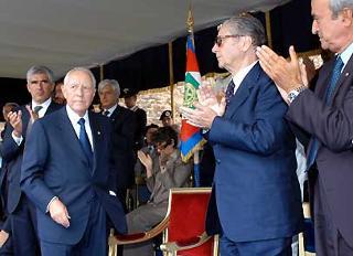 Il Presidente Ciampi al termine del suo intervento a Porta San Paolo in occasione del 60°anniversario della Difesa di Roma