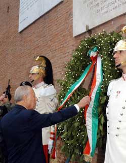 Il Presidente Ciampi a Porta San Paolo, rende omaggio ai Caduti per la Difesa di Roma