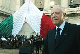 Il Presidente Ciampi al Vittoriano in occasione dell'apertura dell'anno scolastico 2003/2004