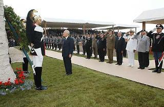 Il Presidente Ciampi rende omaggio alla stele eretta sul luogo del sacrificio del Vice Brigadiere dei Carabinieri M.O.V.M. Salvo D'Acquisto