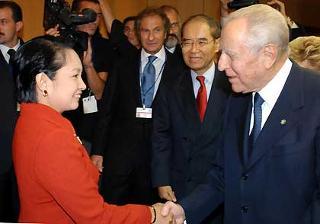 Il Presidente Ciampi con Gloria Macapagal-Arroyo, Presidente della Repubblica delle Filippine